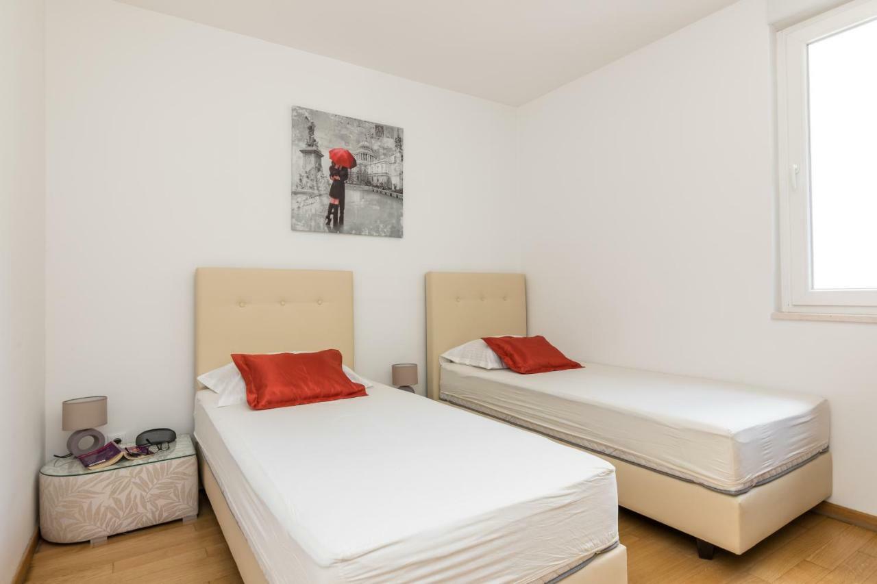 Apartment Marcela With Private Parking Split Eksteriør bilde
